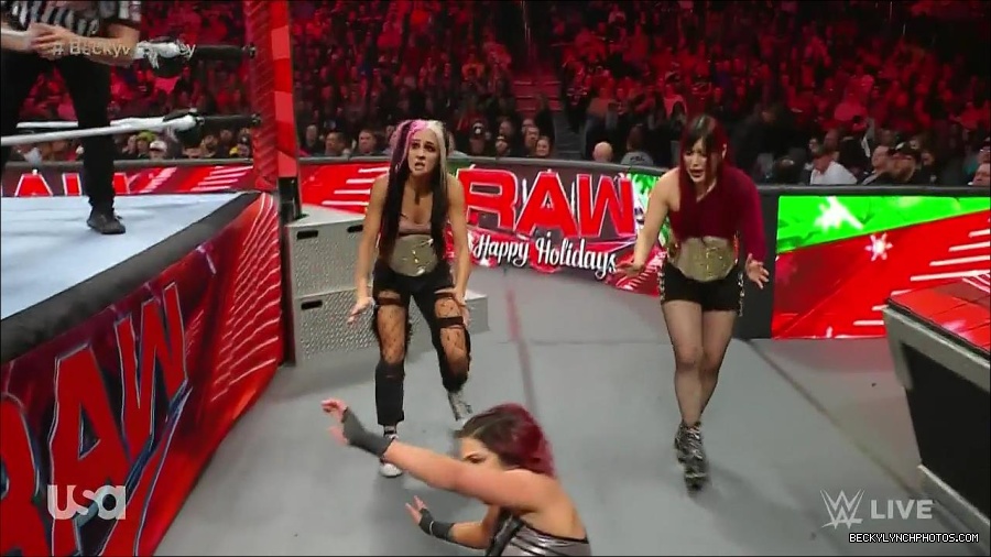 WWE_Monday_Night_Raw_2022_12_19_720p_HDTV_x264-NWCHD_mp4_005969167.jpg