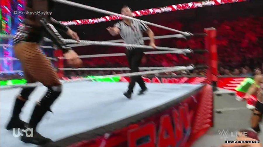 WWE_Monday_Night_Raw_2022_12_19_720p_HDTV_x264-NWCHD_mp4_005969968.jpg