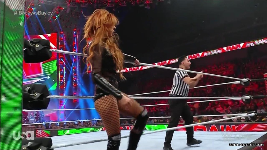 WWE_Monday_Night_Raw_2022_12_19_720p_HDTV_x264-NWCHD_mp4_005970769.jpg
