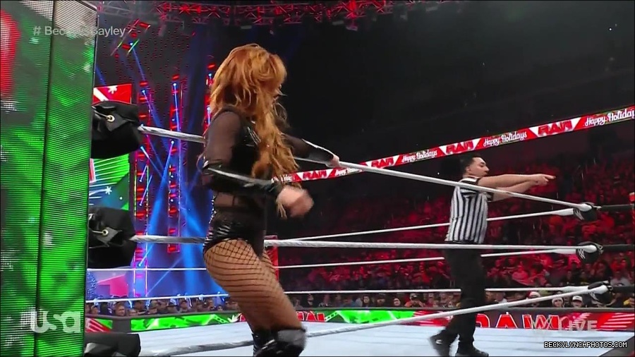 WWE_Monday_Night_Raw_2022_12_19_720p_HDTV_x264-NWCHD_mp4_005971169.jpg