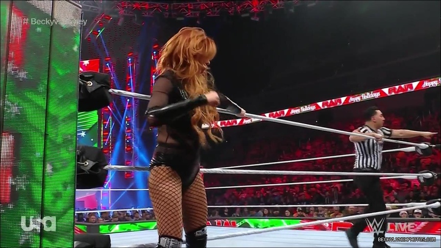 WWE_Monday_Night_Raw_2022_12_19_720p_HDTV_x264-NWCHD_mp4_005971570.jpg