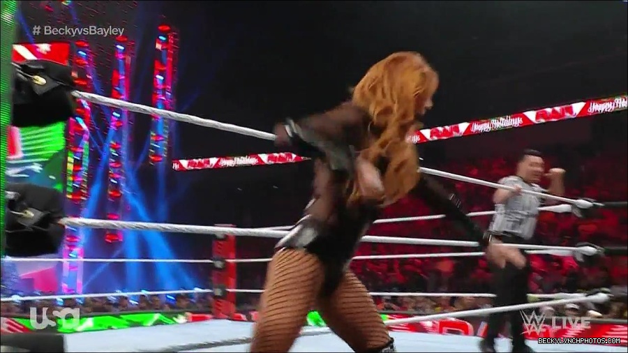 WWE_Monday_Night_Raw_2022_12_19_720p_HDTV_x264-NWCHD_mp4_005972771.jpg