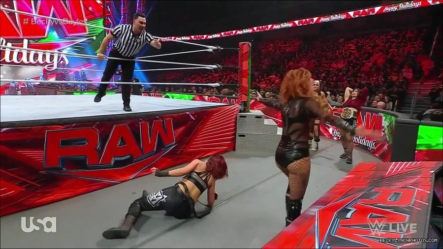WWE_Monday_Night_Raw_2022_12_19_720p_HDTV_x264-NWCHD_mp4_005975173.jpg