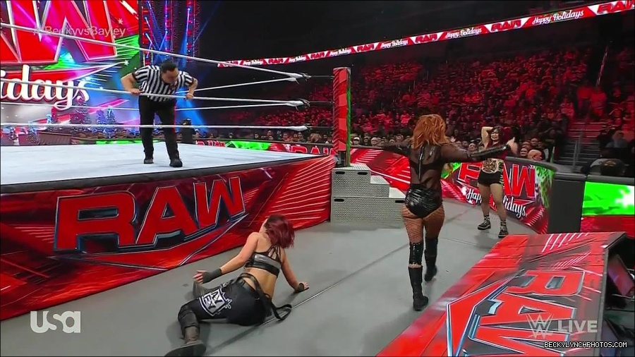 WWE_Monday_Night_Raw_2022_12_19_720p_HDTV_x264-NWCHD_mp4_005975974.jpg