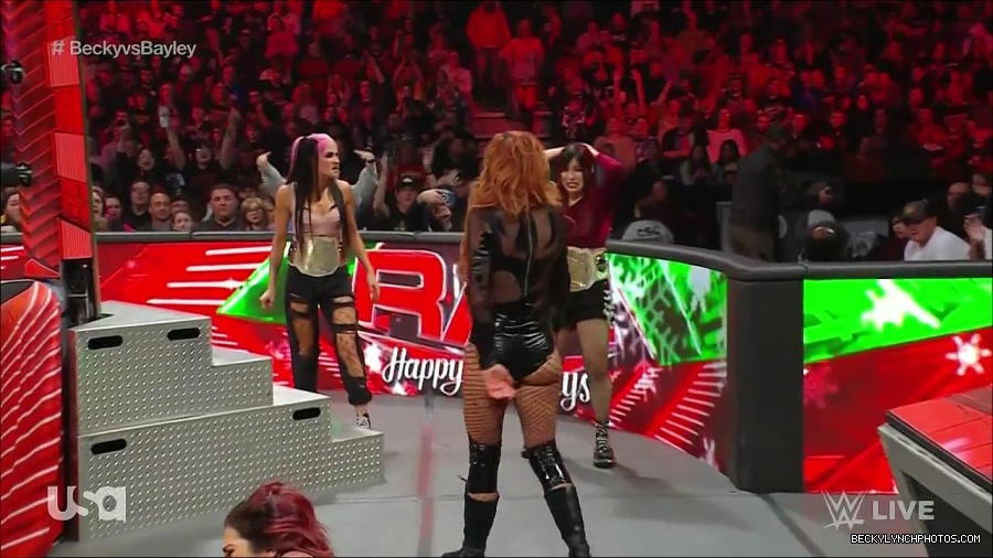 WWE_Monday_Night_Raw_2022_12_19_720p_HDTV_x264-NWCHD_mp4_005976775.jpg