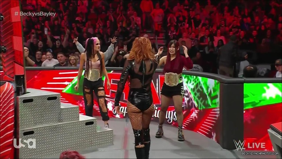 WWE_Monday_Night_Raw_2022_12_19_720p_HDTV_x264-NWCHD_mp4_005977175.jpg