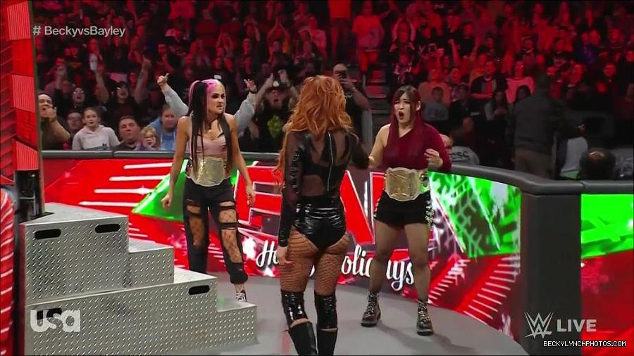 WWE_Monday_Night_Raw_2022_12_19_720p_HDTV_x264-NWCHD_mp4_005977576.jpg