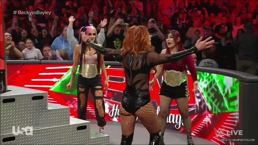 WWE_Monday_Night_Raw_2022_12_19_720p_HDTV_x264-NWCHD_mp4_005978376.jpg