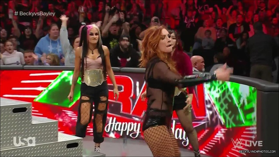 WWE_Monday_Night_Raw_2022_12_19_720p_HDTV_x264-NWCHD_mp4_005978777.jpg
