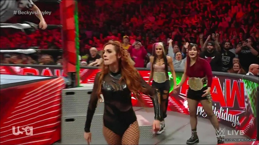 WWE_Monday_Night_Raw_2022_12_19_720p_HDTV_x264-NWCHD_mp4_005979177.jpg