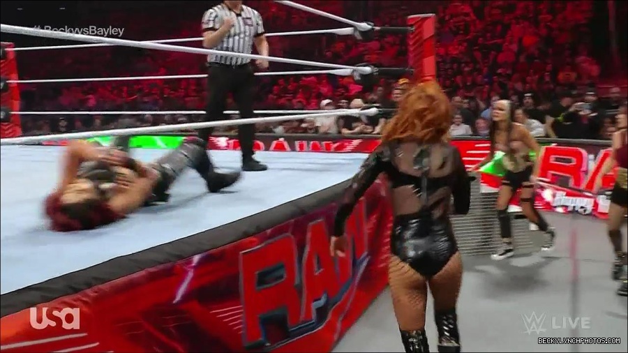 WWE_Monday_Night_Raw_2022_12_19_720p_HDTV_x264-NWCHD_mp4_005982781.jpg
