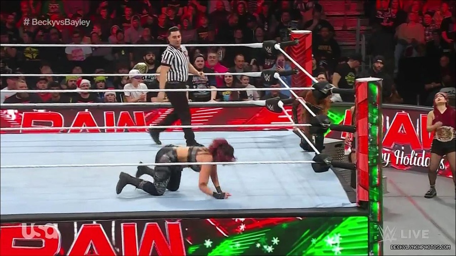 WWE_Monday_Night_Raw_2022_12_19_720p_HDTV_x264-NWCHD_mp4_005984783.jpg