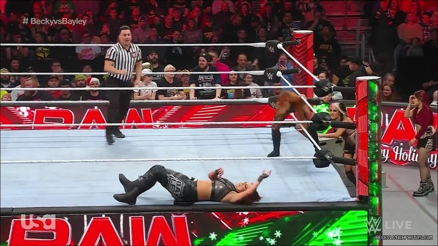 WWE_Monday_Night_Raw_2022_12_19_720p_HDTV_x264-NWCHD_mp4_005985584.jpg