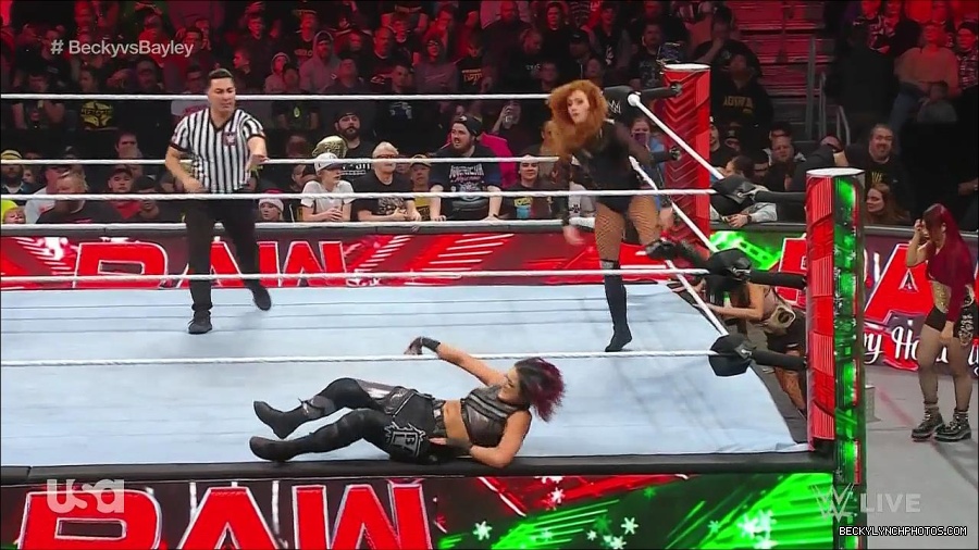 WWE_Monday_Night_Raw_2022_12_19_720p_HDTV_x264-NWCHD_mp4_005985984.jpg