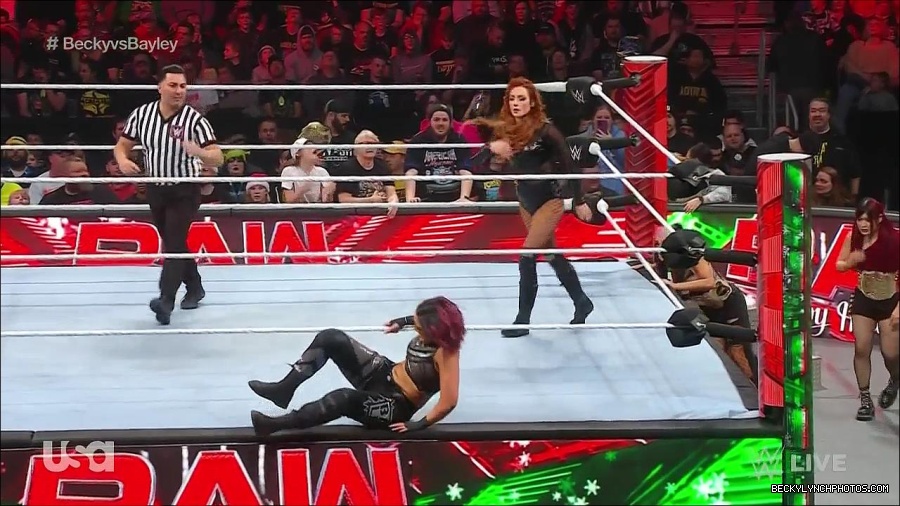 WWE_Monday_Night_Raw_2022_12_19_720p_HDTV_x264-NWCHD_mp4_005986384.jpg