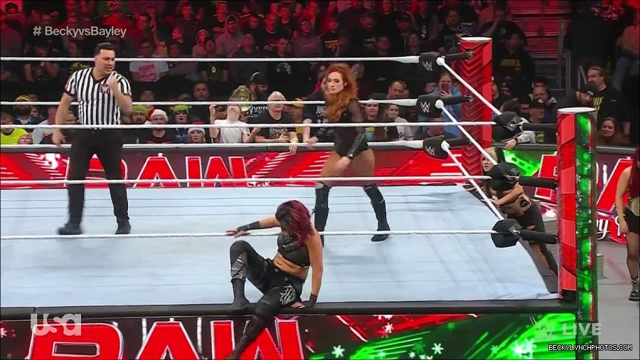WWE_Monday_Night_Raw_2022_12_19_720p_HDTV_x264-NWCHD_mp4_005986785.jpg