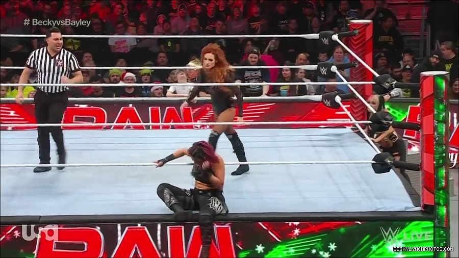 WWE_Monday_Night_Raw_2022_12_19_720p_HDTV_x264-NWCHD_mp4_005987185.jpg