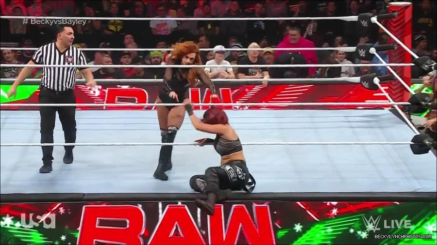 WWE_Monday_Night_Raw_2022_12_19_720p_HDTV_x264-NWCHD_mp4_005987986.jpg