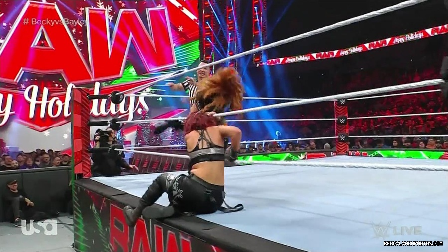 WWE_Monday_Night_Raw_2022_12_19_720p_HDTV_x264-NWCHD_mp4_005988386.jpg