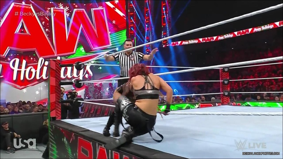 WWE_Monday_Night_Raw_2022_12_19_720p_HDTV_x264-NWCHD_mp4_005988787.jpg