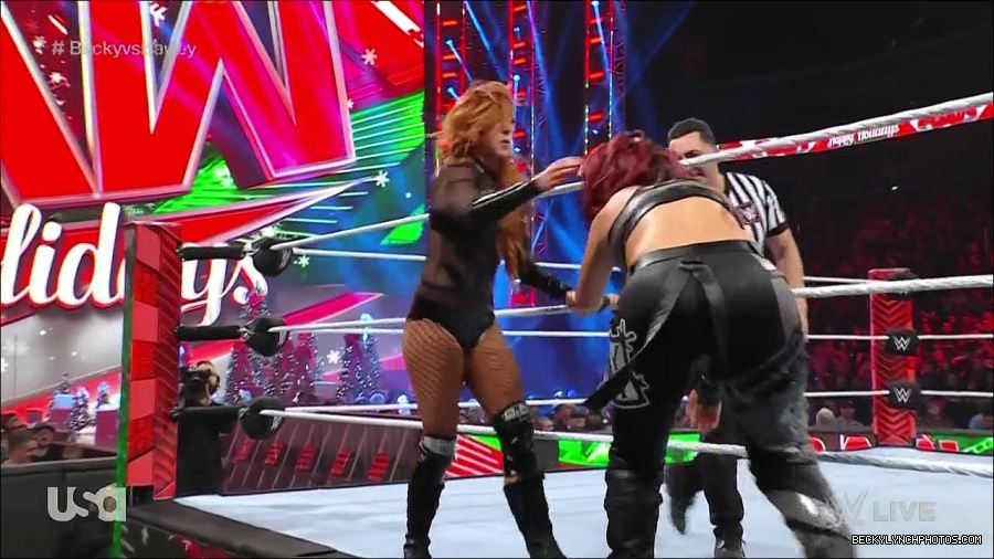WWE_Monday_Night_Raw_2022_12_19_720p_HDTV_x264-NWCHD_mp4_005989988.jpg