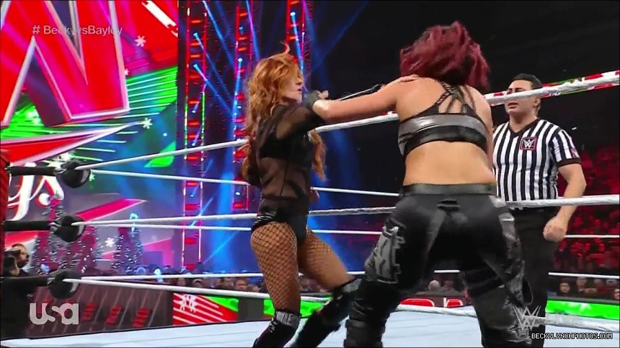WWE_Monday_Night_Raw_2022_12_19_720p_HDTV_x264-NWCHD_mp4_005990789.jpg