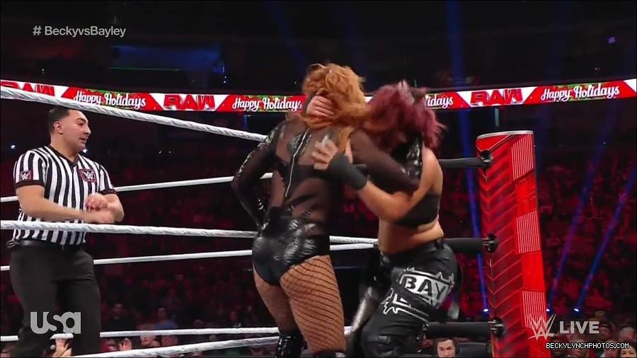WWE_Monday_Night_Raw_2022_12_19_720p_HDTV_x264-NWCHD_mp4_005993992.jpg