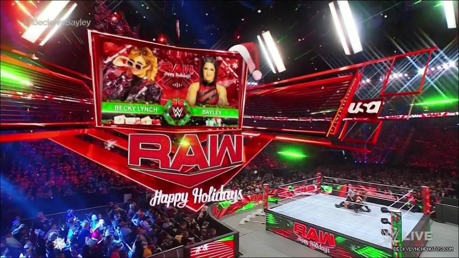 WWE_Monday_Night_Raw_2022_12_19_720p_HDTV_x264-NWCHD_mp4_006008307.jpg