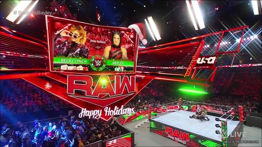 WWE_Monday_Night_Raw_2022_12_19_720p_HDTV_x264-NWCHD_mp4_006008707.jpg