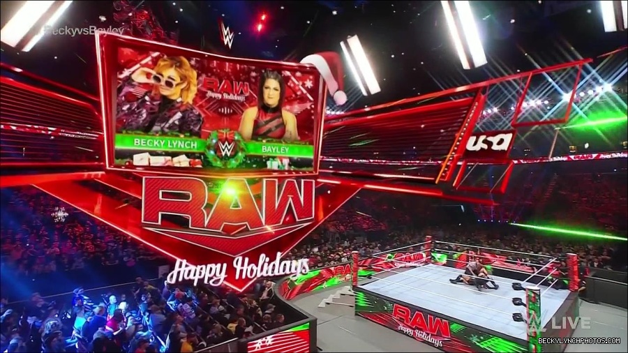 WWE_Monday_Night_Raw_2022_12_19_720p_HDTV_x264-NWCHD_mp4_006009108.jpg