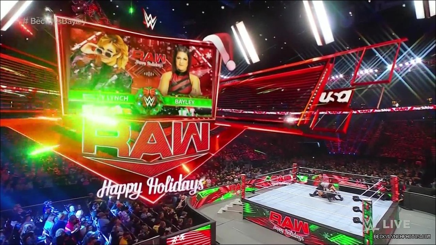 WWE_Monday_Night_Raw_2022_12_19_720p_HDTV_x264-NWCHD_mp4_006009508.jpg