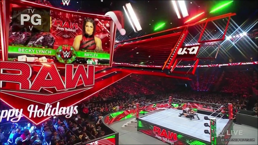 WWE_Monday_Night_Raw_2022_12_19_720p_HDTV_x264-NWCHD_mp4_006011110.jpg
