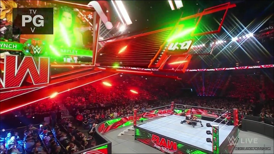 WWE_Monday_Night_Raw_2022_12_19_720p_HDTV_x264-NWCHD_mp4_006012311.jpg