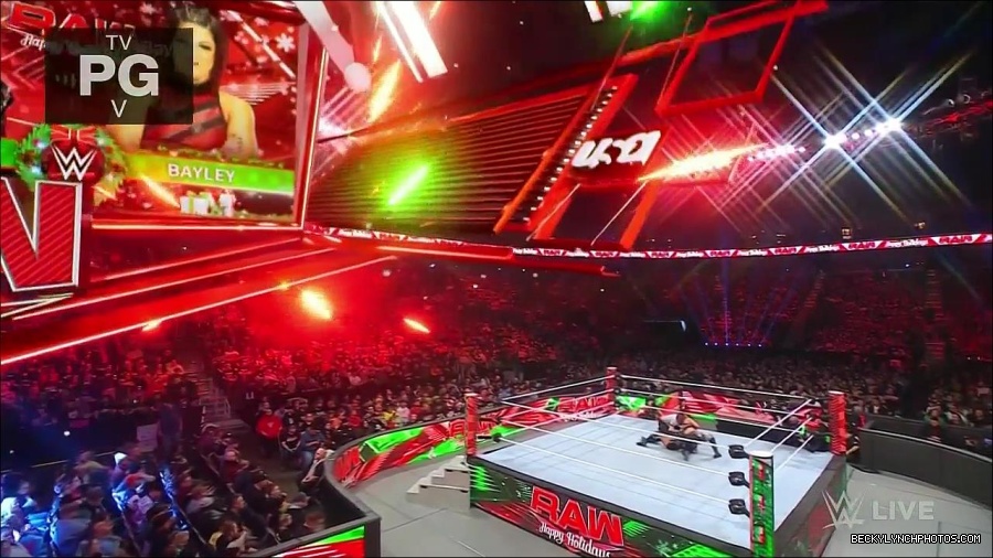 WWE_Monday_Night_Raw_2022_12_19_720p_HDTV_x264-NWCHD_mp4_006012711.jpg