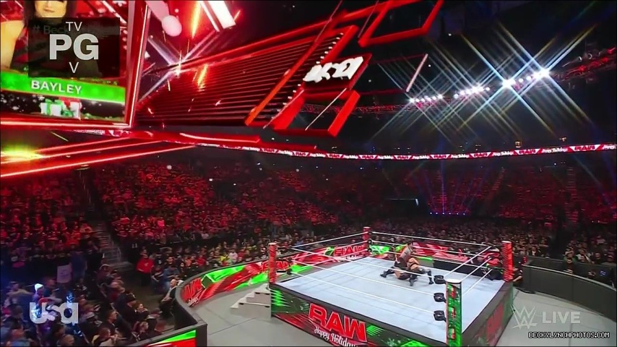 WWE_Monday_Night_Raw_2022_12_19_720p_HDTV_x264-NWCHD_mp4_006013512.jpg