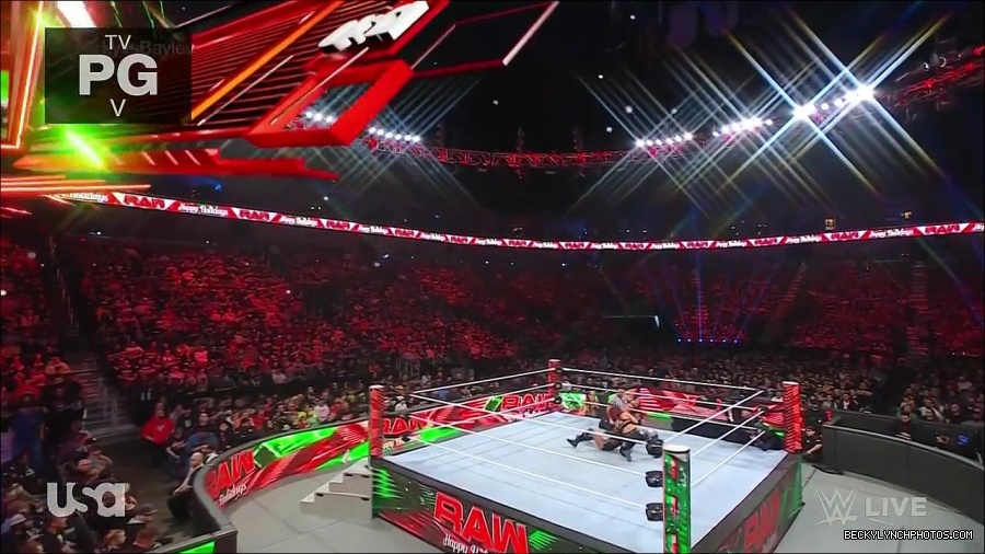 WWE_Monday_Night_Raw_2022_12_19_720p_HDTV_x264-NWCHD_mp4_006014713.jpg