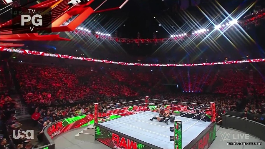 WWE_Monday_Night_Raw_2022_12_19_720p_HDTV_x264-NWCHD_mp4_006015114.jpg