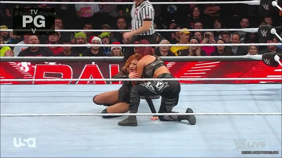 WWE_Monday_Night_Raw_2022_12_19_720p_HDTV_x264-NWCHD_mp4_006019118.jpg