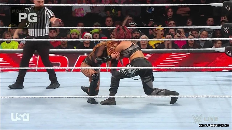 WWE_Monday_Night_Raw_2022_12_19_720p_HDTV_x264-NWCHD_mp4_006020319.jpg