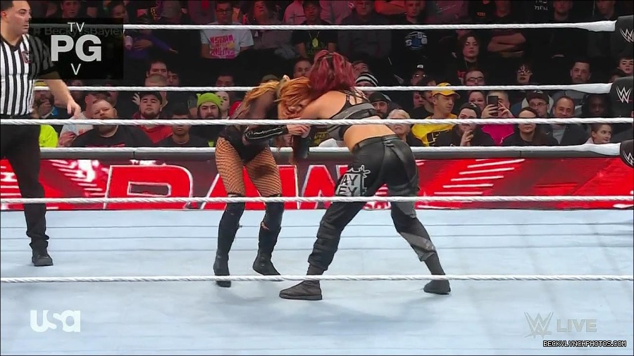 WWE_Monday_Night_Raw_2022_12_19_720p_HDTV_x264-NWCHD_mp4_006021120.jpg