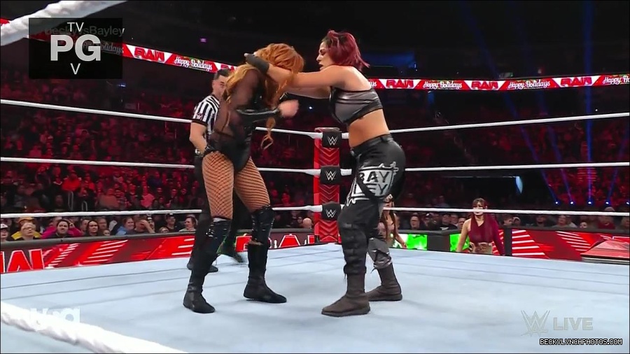 WWE_Monday_Night_Raw_2022_12_19_720p_HDTV_x264-NWCHD_mp4_006023522.jpg