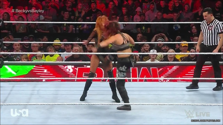 WWE_Monday_Night_Raw_2022_12_19_720p_HDTV_x264-NWCHD_mp4_006025924.jpg
