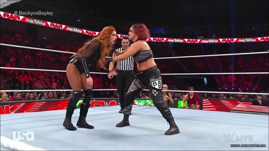 WWE_Monday_Night_Raw_2022_12_19_720p_HDTV_x264-NWCHD_mp4_006026725.jpg
