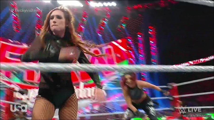 WWE_Monday_Night_Raw_2022_12_19_720p_HDTV_x264-NWCHD_mp4_006028327.jpg