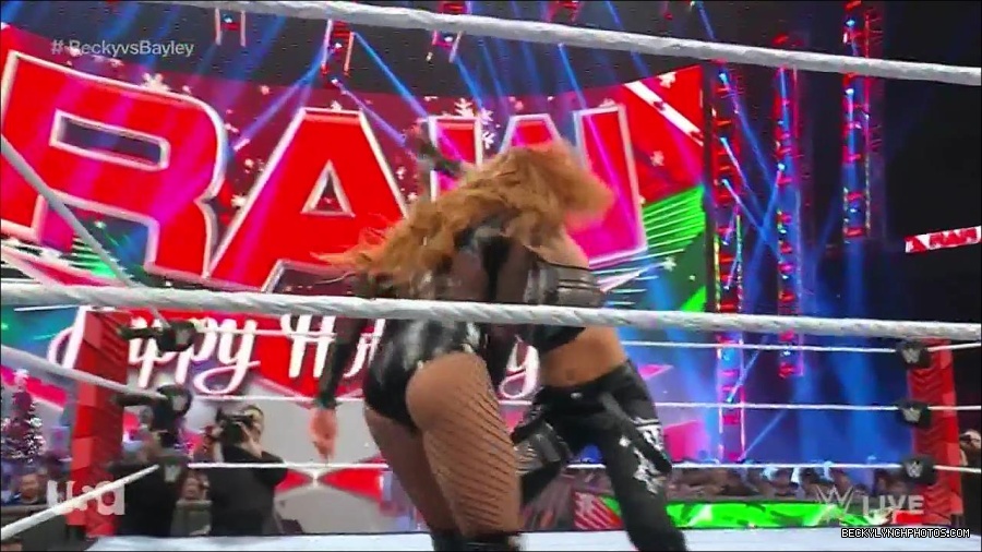 WWE_Monday_Night_Raw_2022_12_19_720p_HDTV_x264-NWCHD_mp4_006029528.jpg