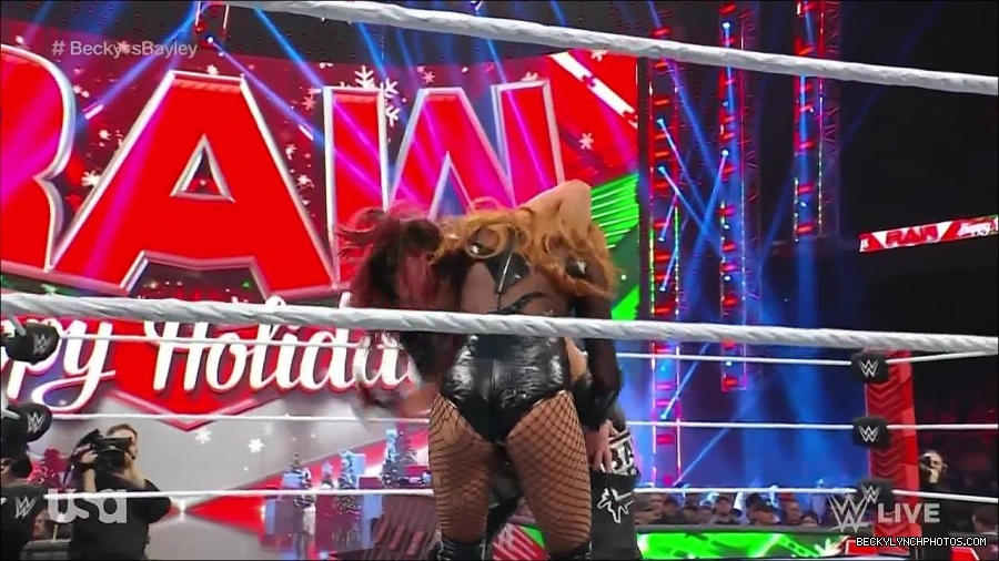 WWE_Monday_Night_Raw_2022_12_19_720p_HDTV_x264-NWCHD_mp4_006030329.jpg