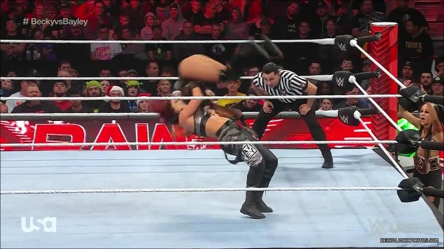 WWE_Monday_Night_Raw_2022_12_19_720p_HDTV_x264-NWCHD_mp4_006031530.jpg