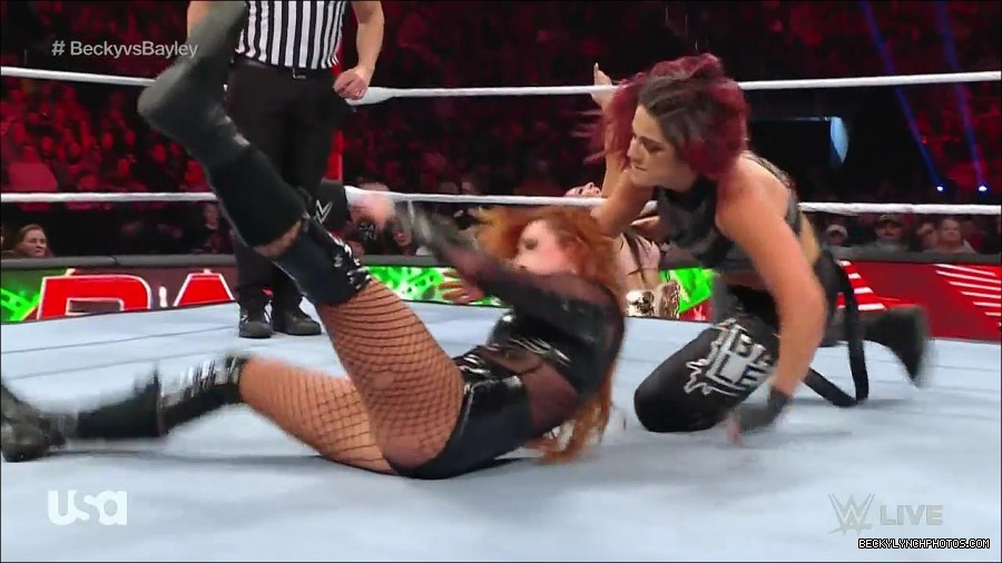 WWE_Monday_Night_Raw_2022_12_19_720p_HDTV_x264-NWCHD_mp4_006032731.jpg
