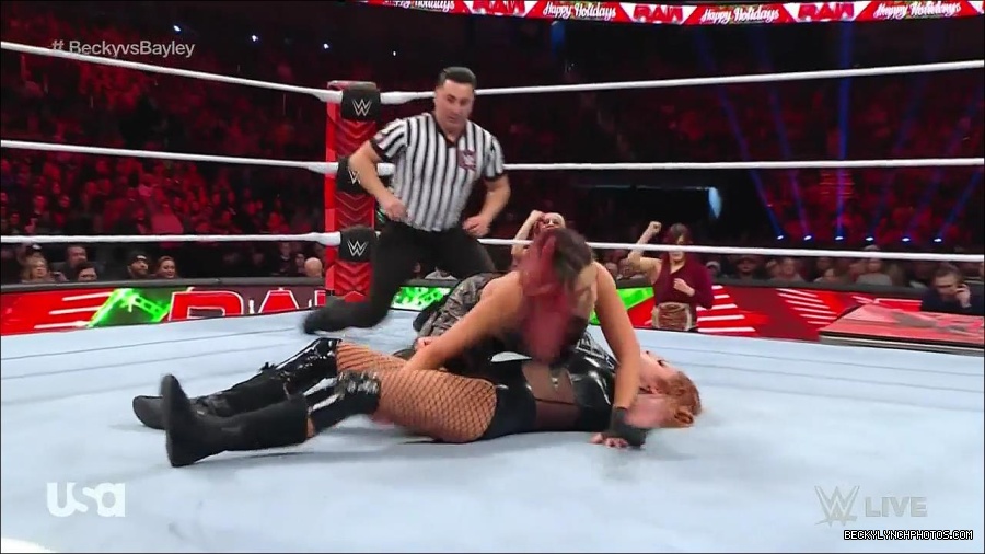 WWE_Monday_Night_Raw_2022_12_19_720p_HDTV_x264-NWCHD_mp4_006033532.jpg