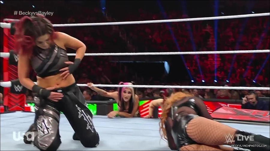 WWE_Monday_Night_Raw_2022_12_19_720p_HDTV_x264-NWCHD_mp4_006041940.jpg